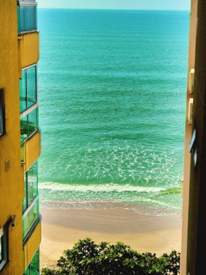 Apartamento Pé na Areia em Itapema